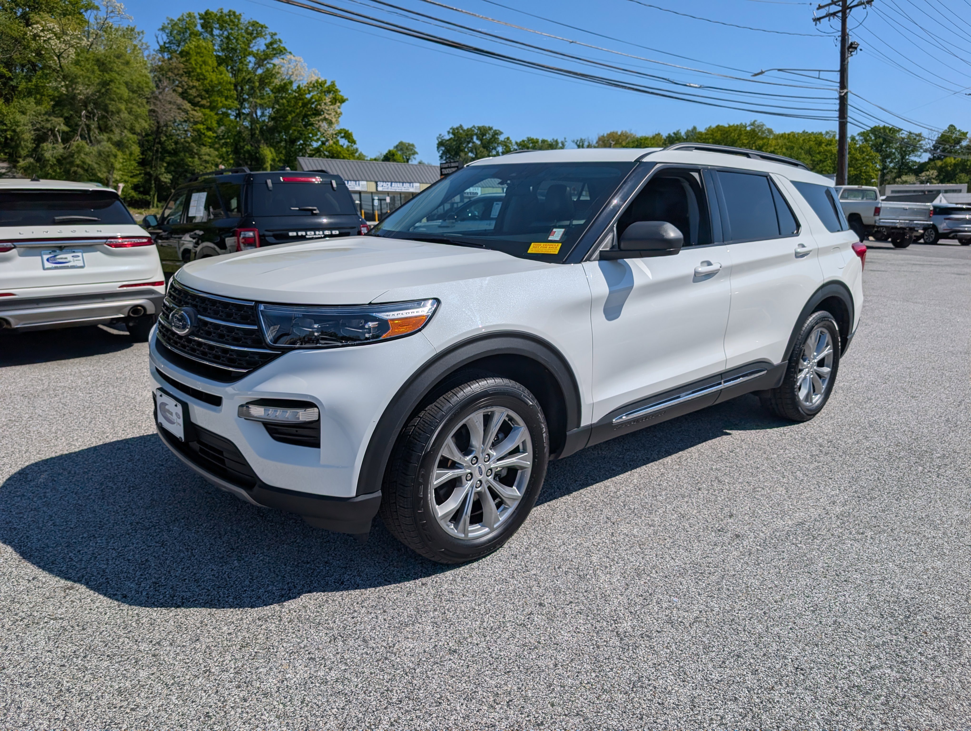 Certified 2023 Ford Explorer XLT w/ Equipment Group 202A AWD/4WD image 2