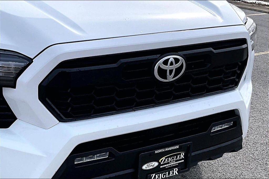 Used 2025 Toyota Tacoma TRD Off-Road AWD/4WD image 29