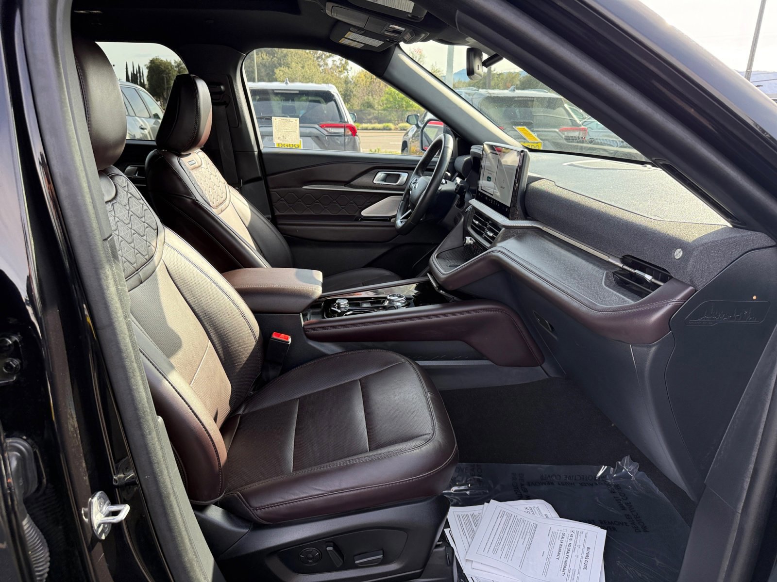 Certified 2025 Ford Explorer Platinum w/ LUX Leather Package image 20