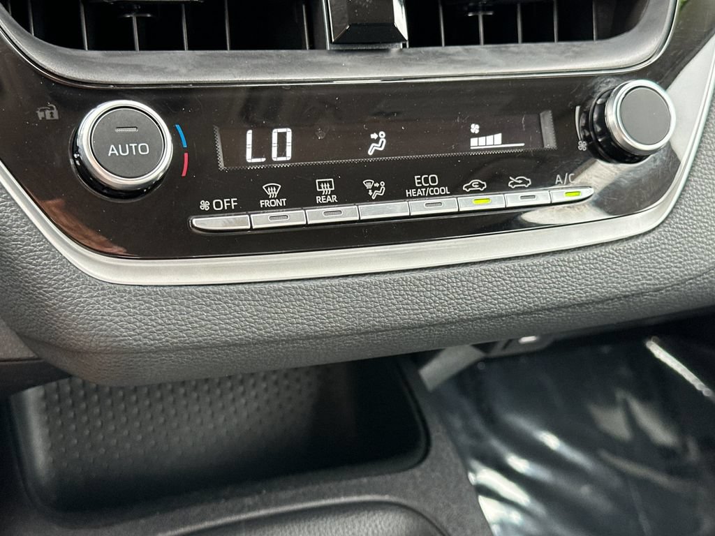 Used 2025 Toyota Corolla LE FWD image 18