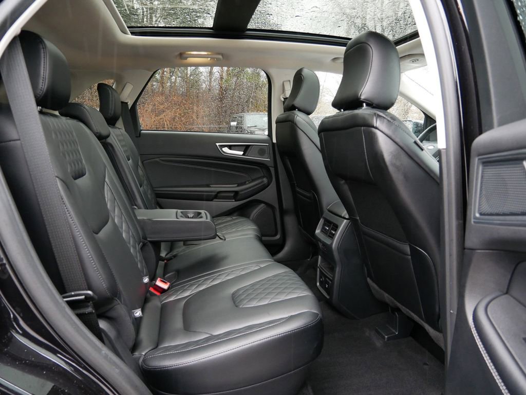 Certified 2024 Ford Edge Titanium w/ Equipment Group 301A AWD/4WD image 9