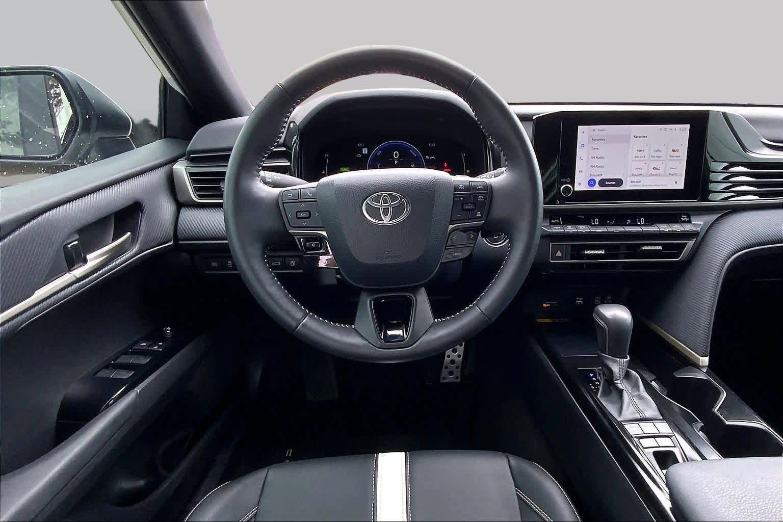 Used 2025 Toyota Camry SE w/ Convenience Package FWD image 6