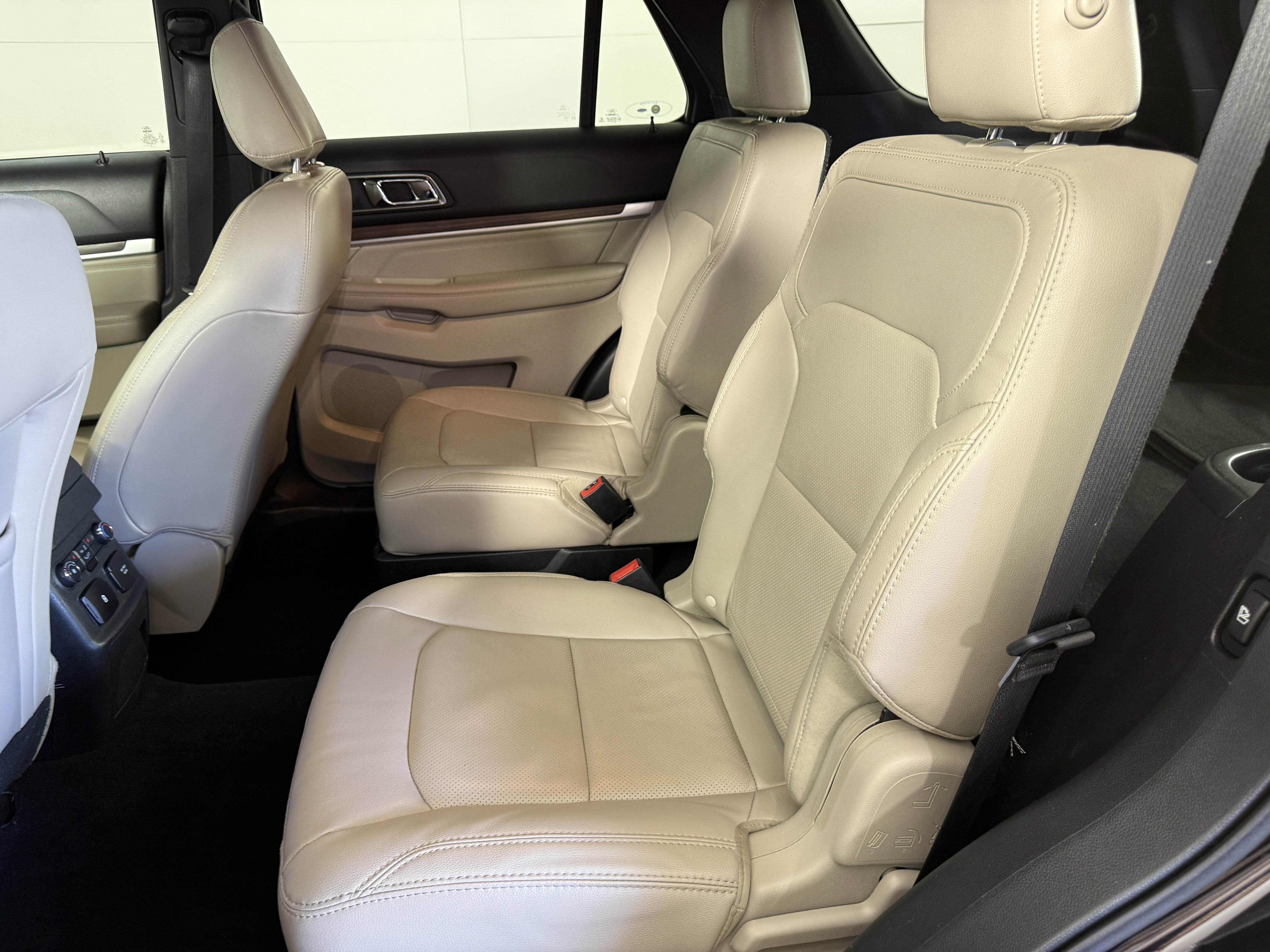 Certified 2019 Ford Explorer Limited w/ Ford Safe & Smart Package image 15