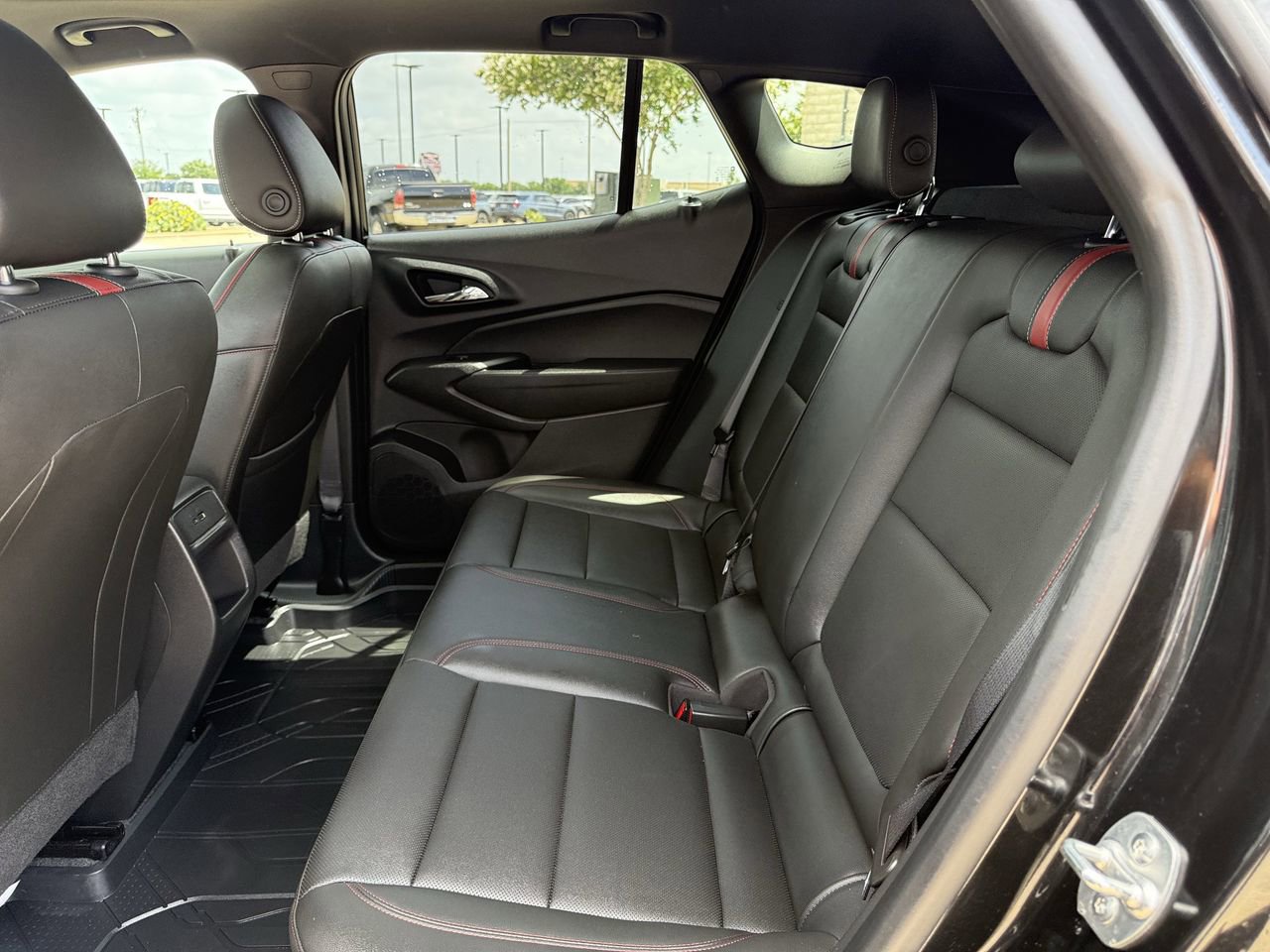 Used 2024 Chevrolet Trax RS w/ Sunroof Package FWD image 27