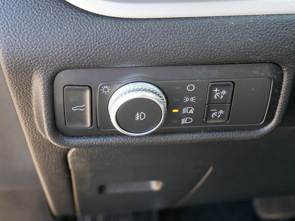 Certified 2020 Ford Explorer XLT w/ Equipment Group 202A image 18