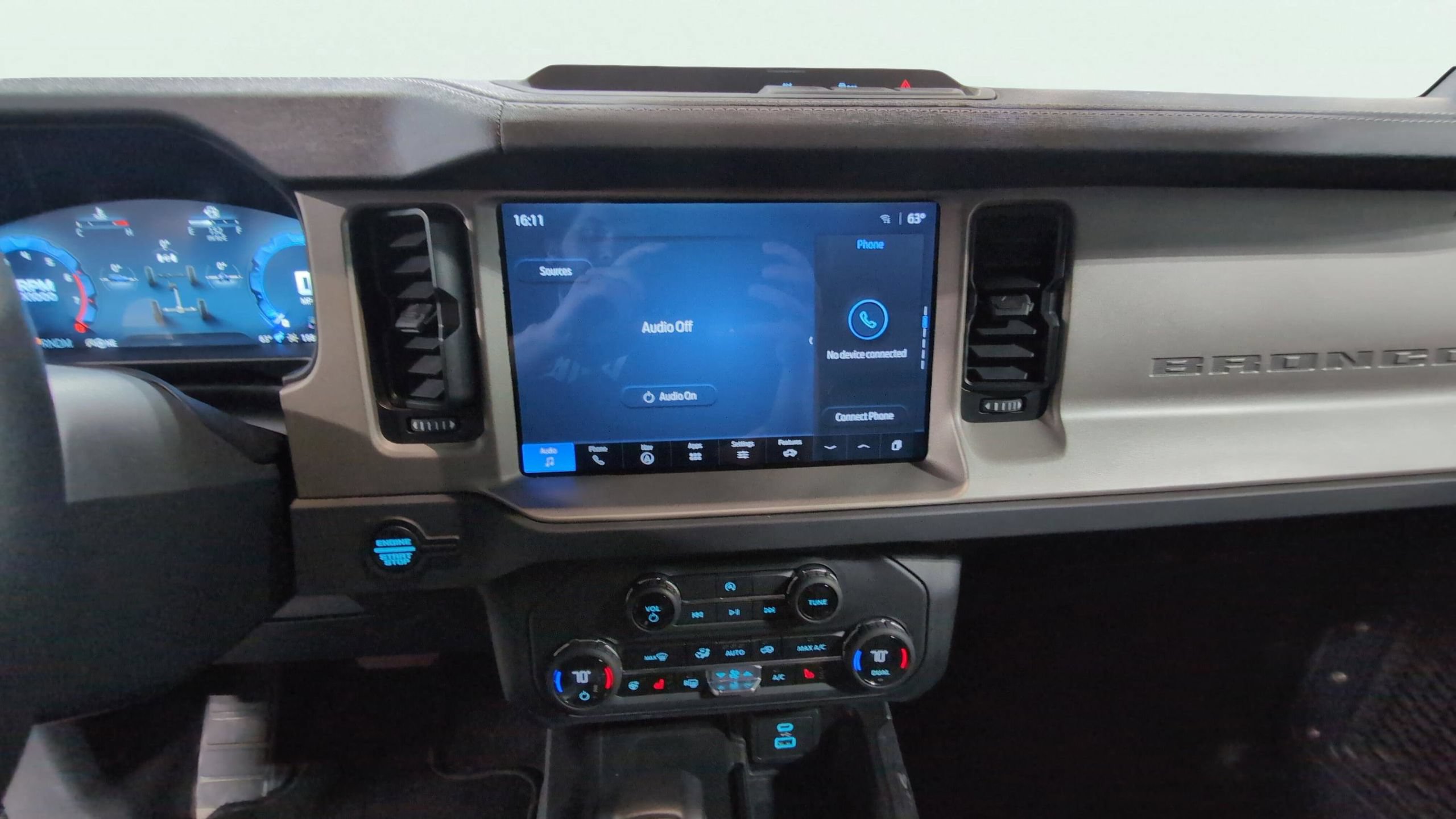 Certified 2025 Ford Bronco Outer Banks AWD/4WD image 24