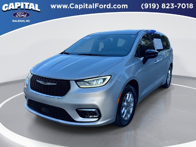 Used 2024 Chrysler Pacifica Touring-L FWD image 1