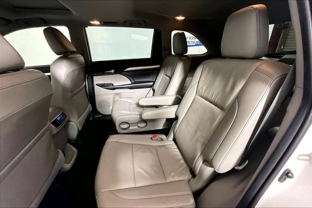 Used 2019 Toyota Highlander XLE FWD image 21
