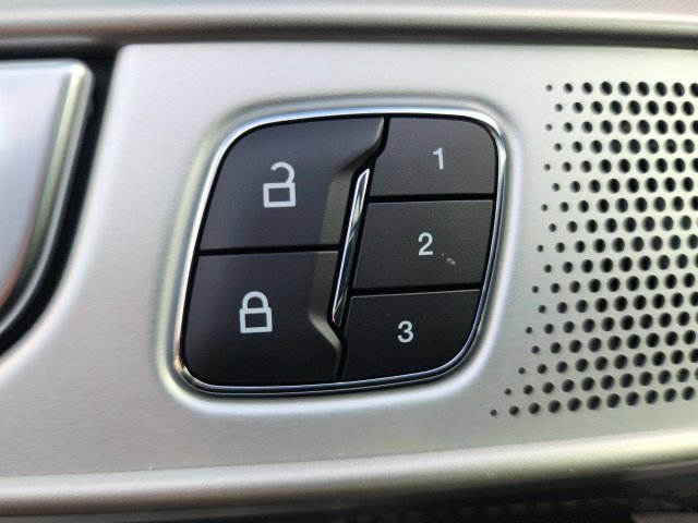 Certified 2023 Ford Explorer Limited w/ Limited Technology Package AWD/4WD image 36