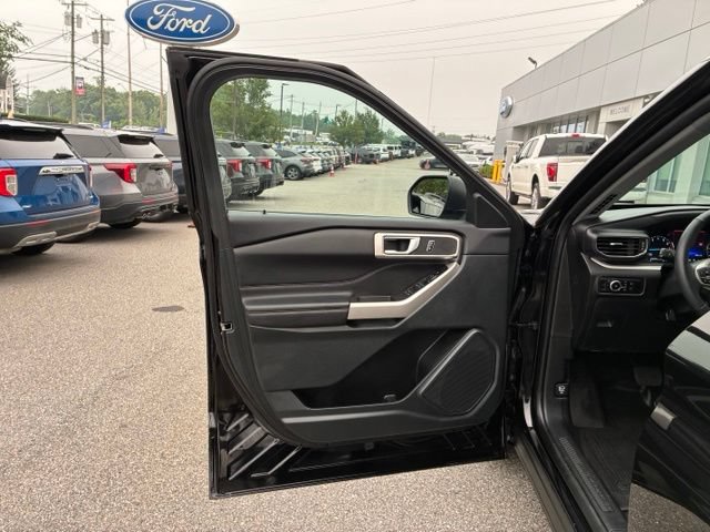 Certified 2023 Ford Explorer XLT w/ Equipment Group 202A AWD/4WD image 19