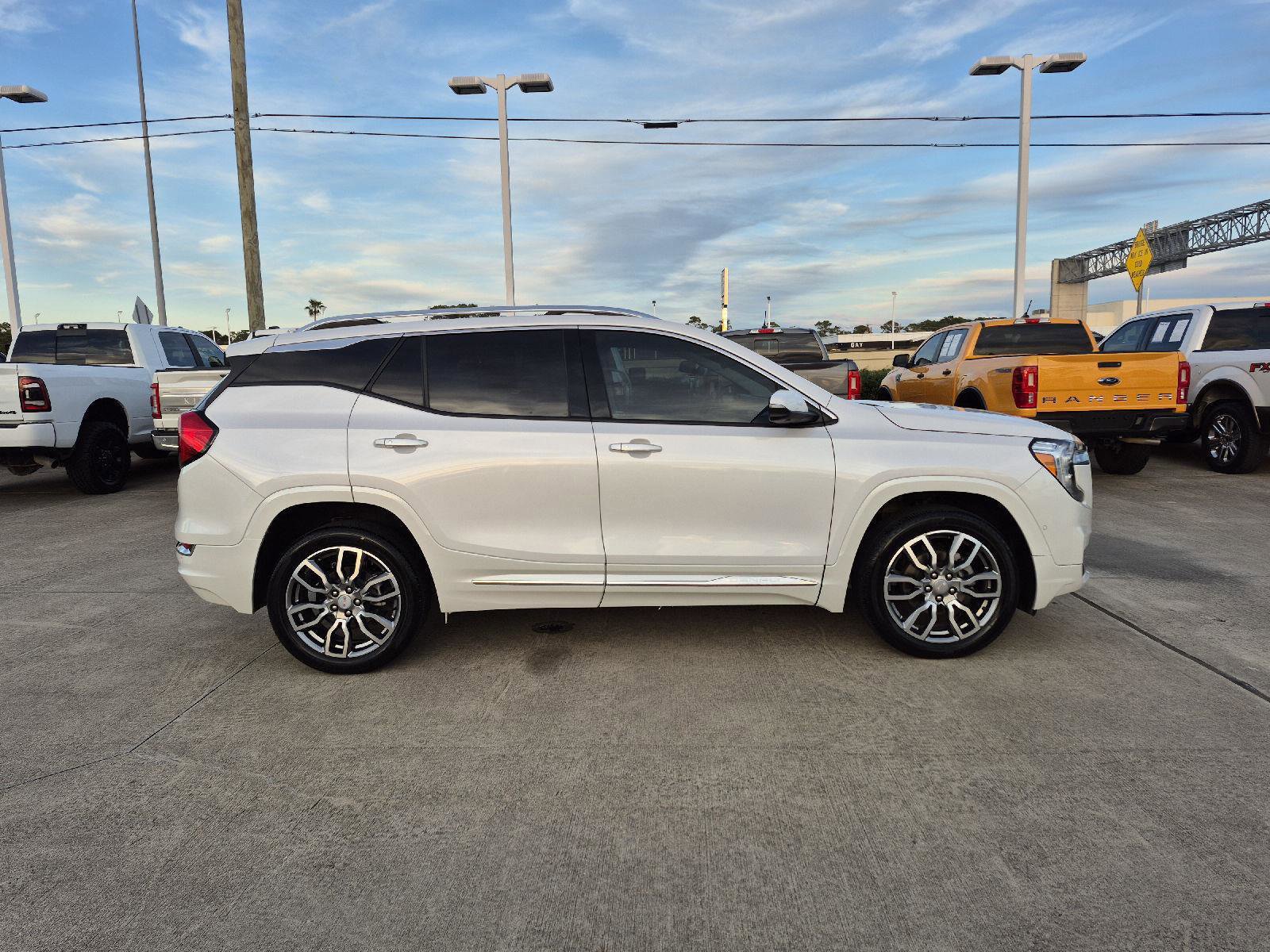 Used 2024 GMC Terrain Denali w/ Denali Premium Package image 5