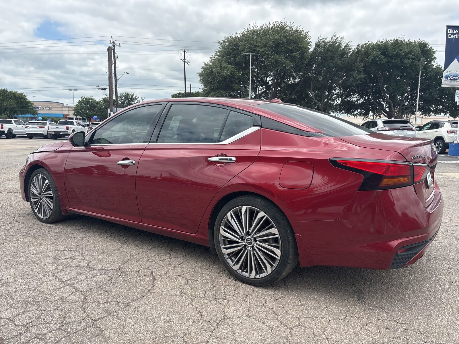Used 2024 Nissan Altima 2.5 SL FWD image 6
