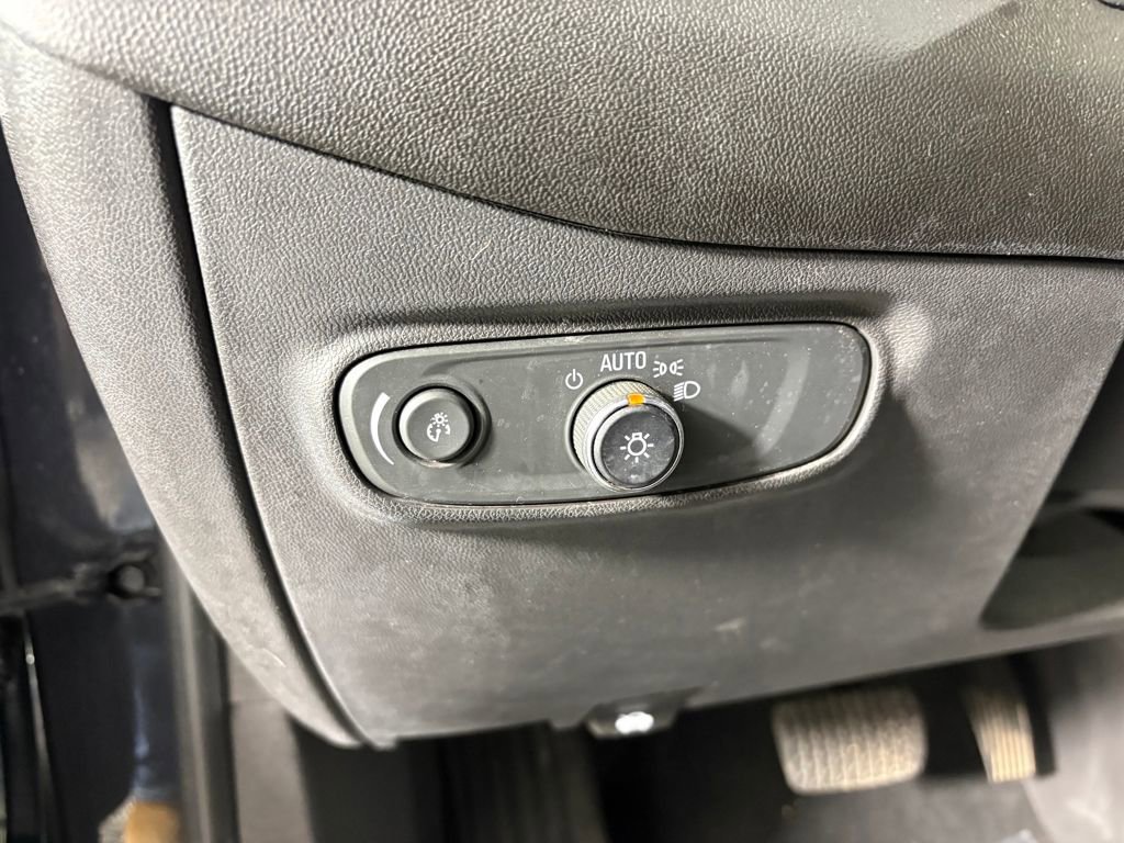 Used 2022 Chevrolet Equinox RS w/ RS Leather Package image 12