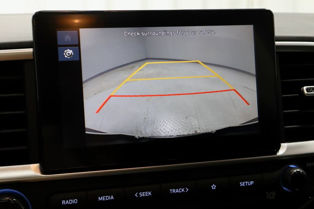 Used 2025 Hyundai Venue SEL FWD image 2