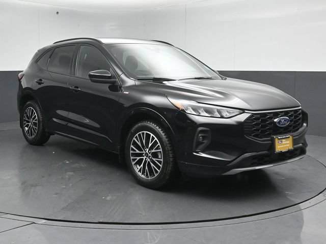 Certified 2024 Ford Escape ST-Line Select w/ Class II Trailer Tow Package AWD/4WD image 1