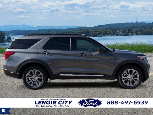 Certified 2022 Ford Explorer XLT w/ Equipment Group 202A image 6