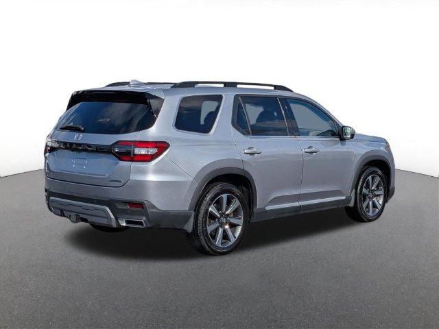 Used 2023 Honda Pilot Touring image 3