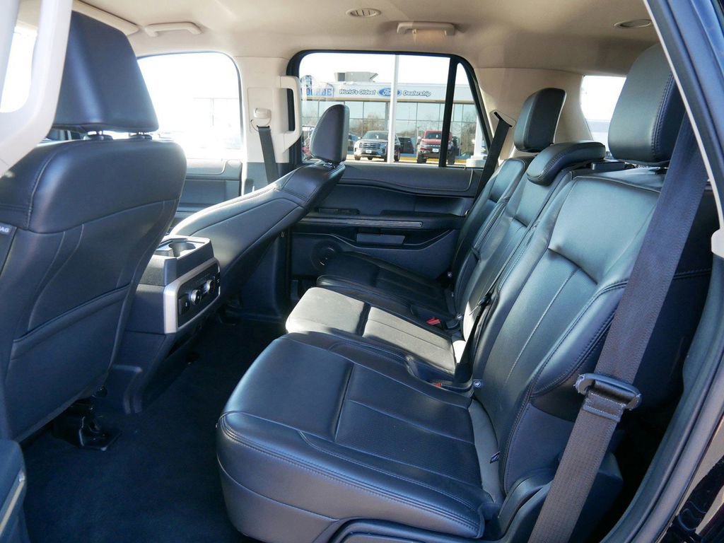 Certified 2024 Ford Expedition XLT image 11