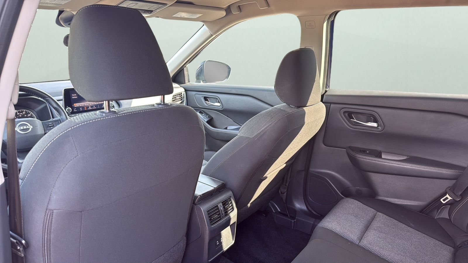 Used 2025 Nissan Rogue SV FWD image 29