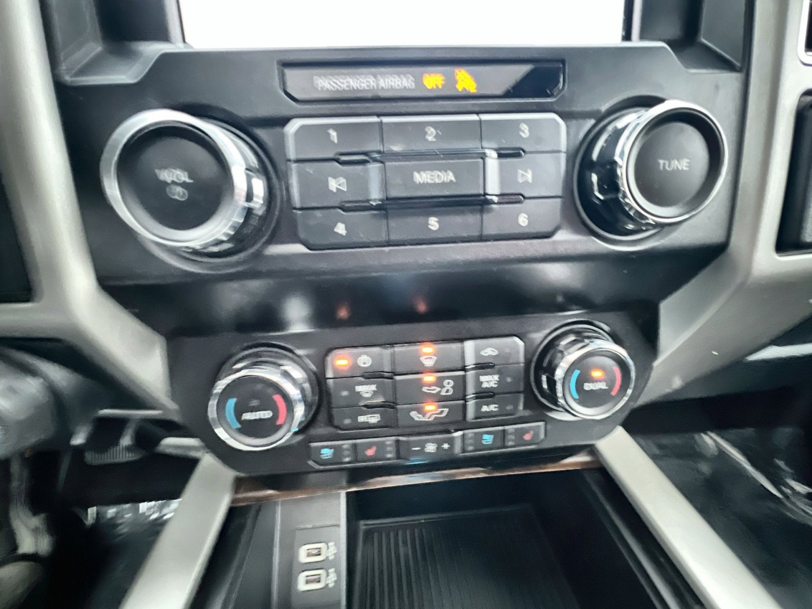 Certified 2019 Ford F150 Lariat image 21