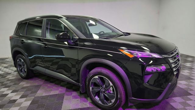 Used 2024 Nissan Rogue SV w/ SV Premium Package image 4