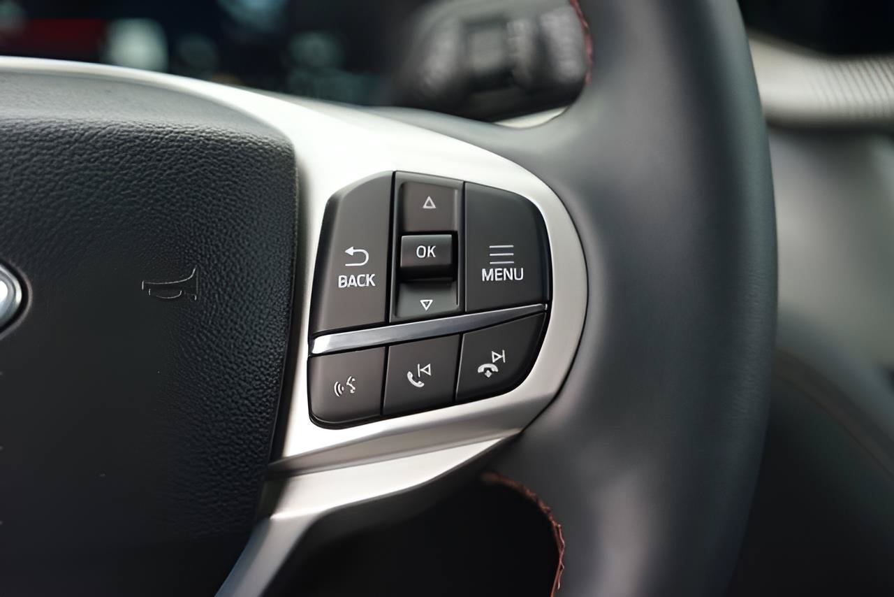 Certified 2026 Ford Explorer Active RWD image 25