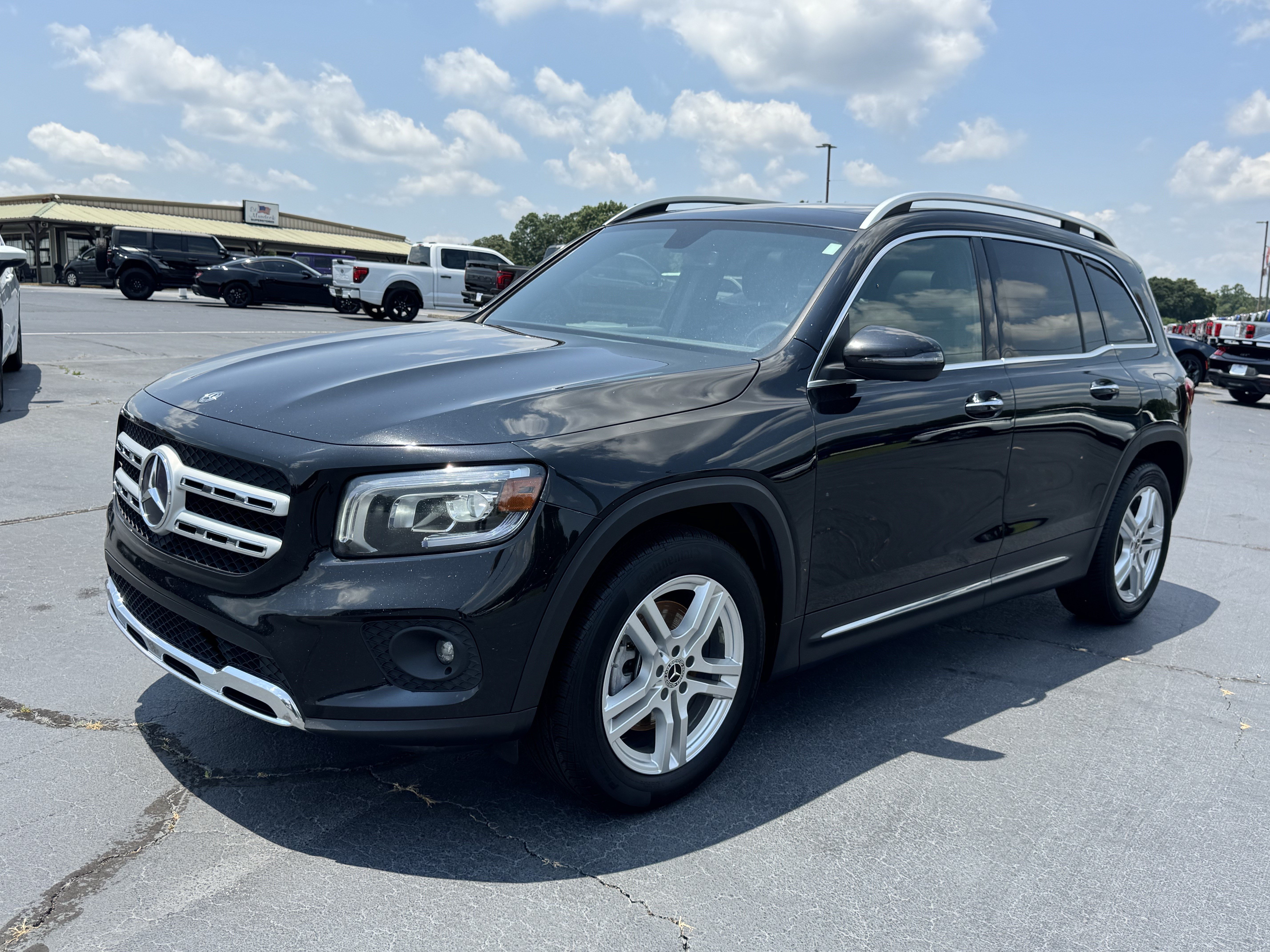 Used 2020 Mercedes-Benz GLB 250 4MATIC image 2