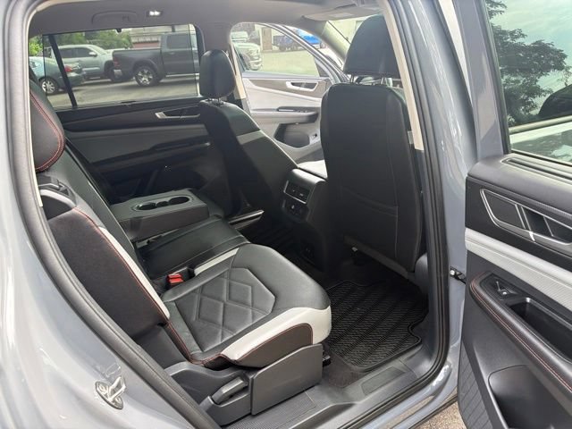 Used 2024 Volkswagen Atlas Peak Edition SE AWD/4WD image 36