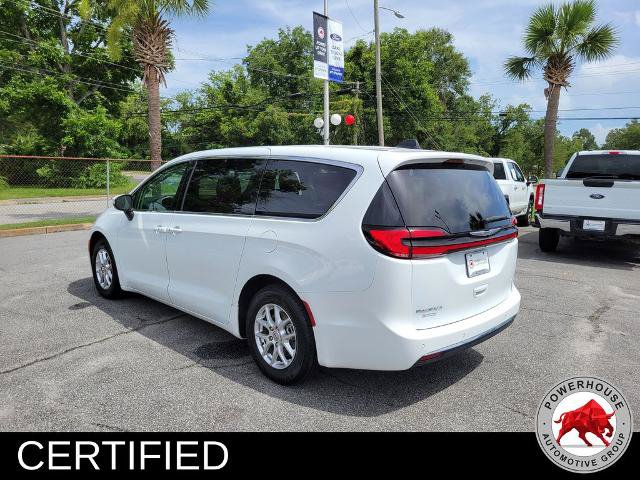 Used 2023 Chrysler Pacifica Touring-L FWD image 4