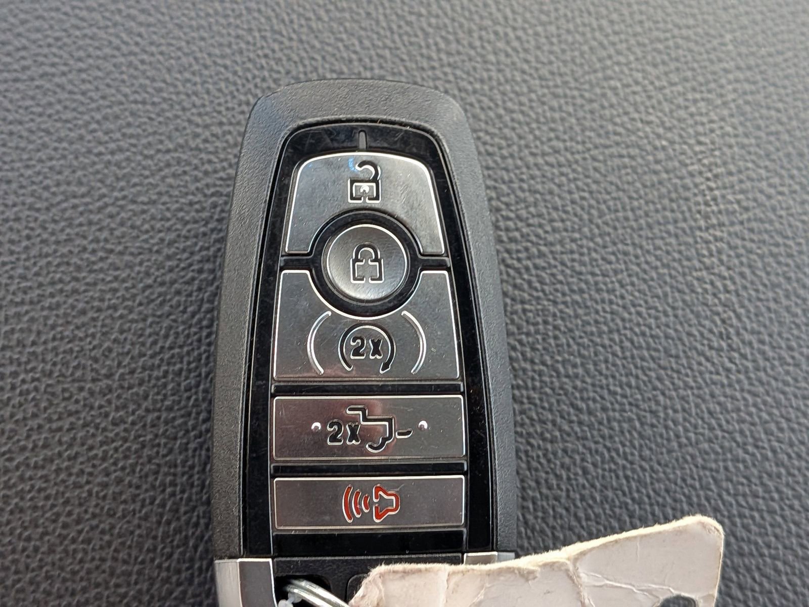 Certified 2026 Ford F250 Lariat w/ Black Appearance Package image 33