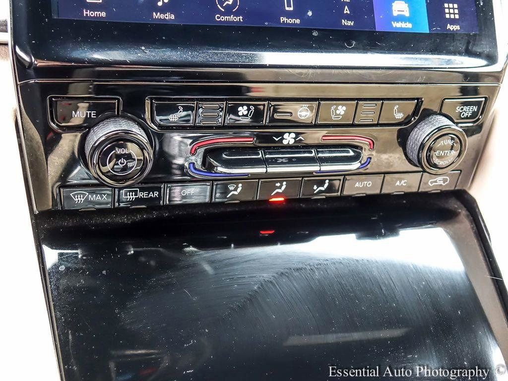 Used 2023 Jeep Grand Cherokee Limited w/ Luxury Tech Group II AWD/4WD image 18