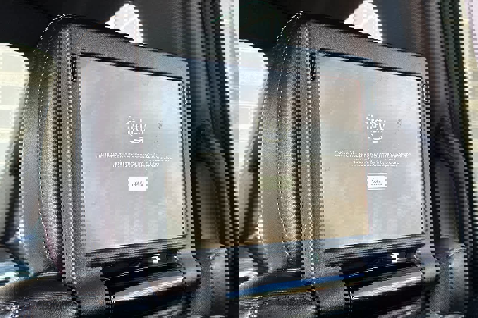 Used 2025 Chrysler Pacifica Select w/ Uconnect Theater Family Group image 16