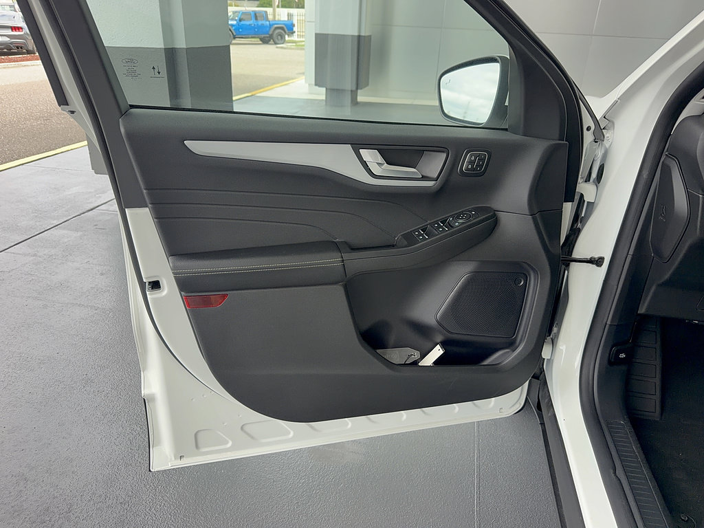 Certified 2024 Ford Escape Platinum AWD/4WD image 8