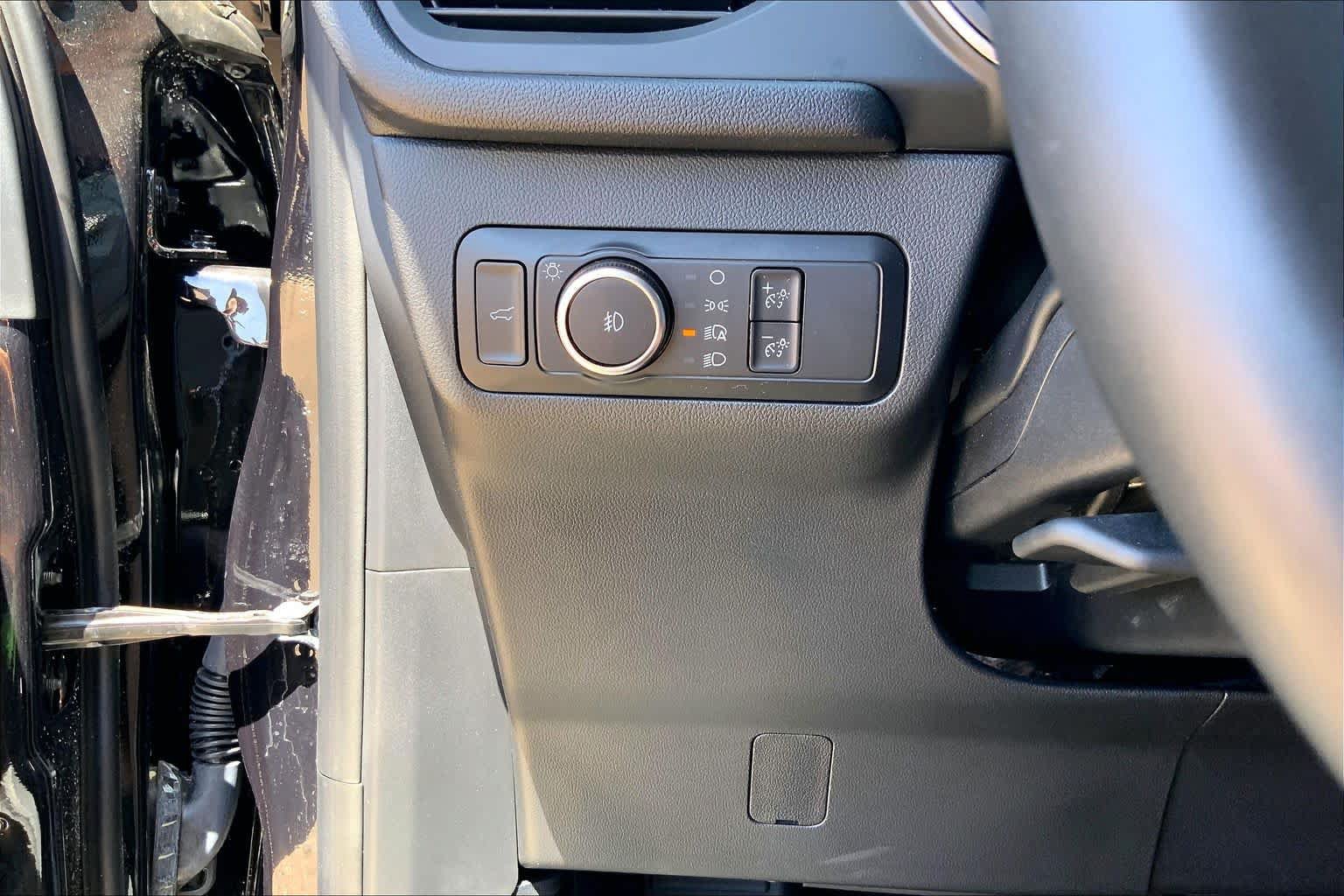 Certified 2025 Ford Escape Platinum AWD/4WD image 36