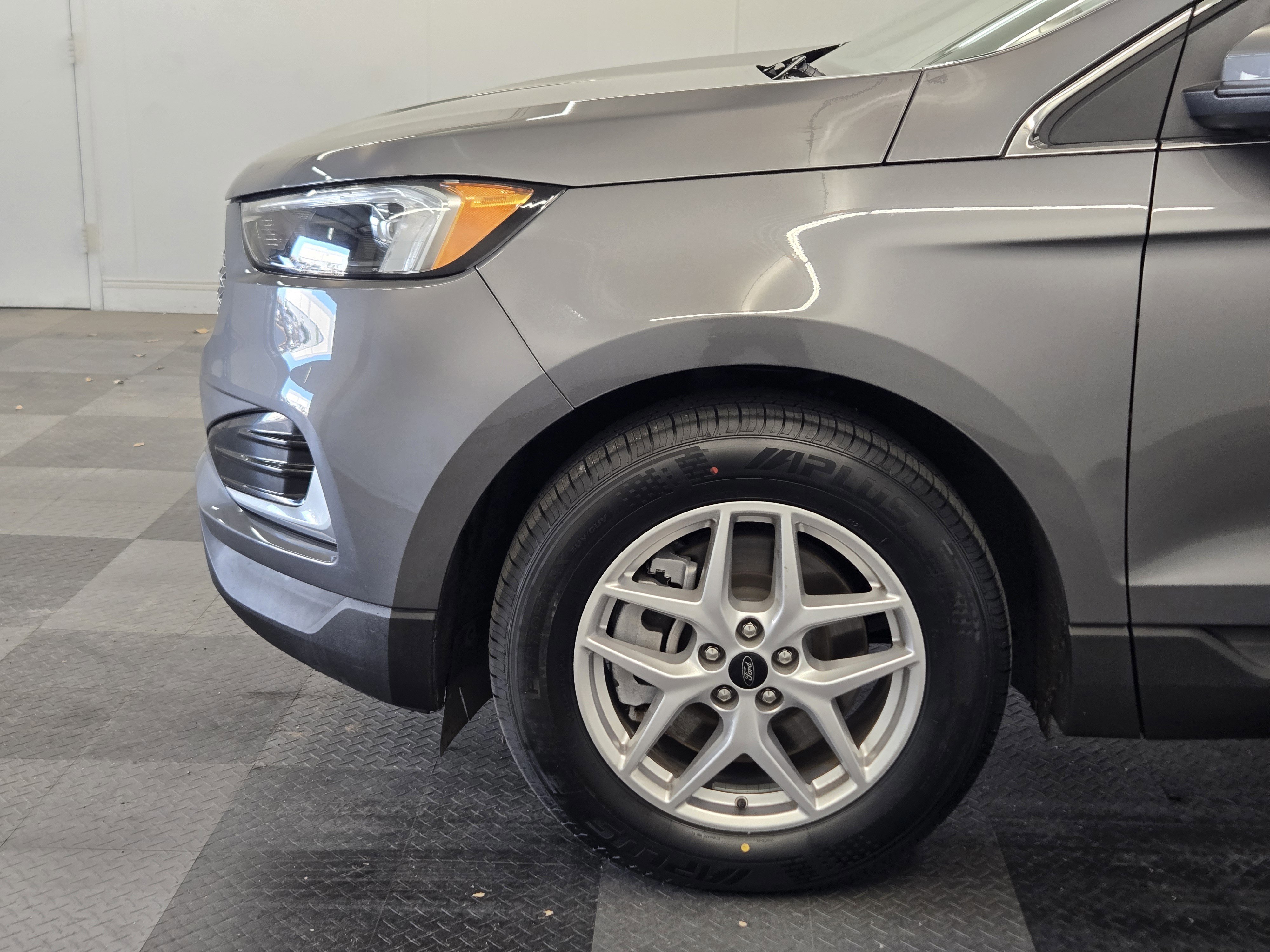 Certified 2024 Ford Edge SEL image 9