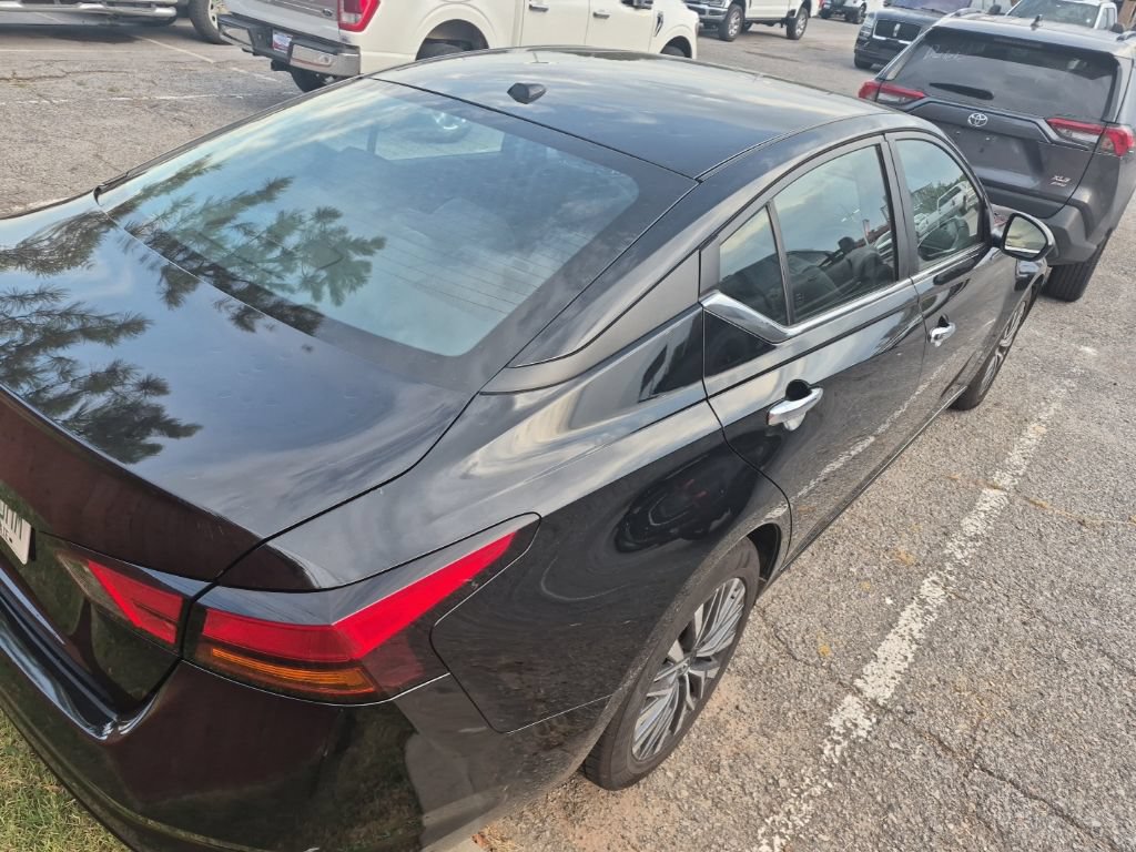 Used 2025 Nissan Altima 2.5 SV FWD image 14