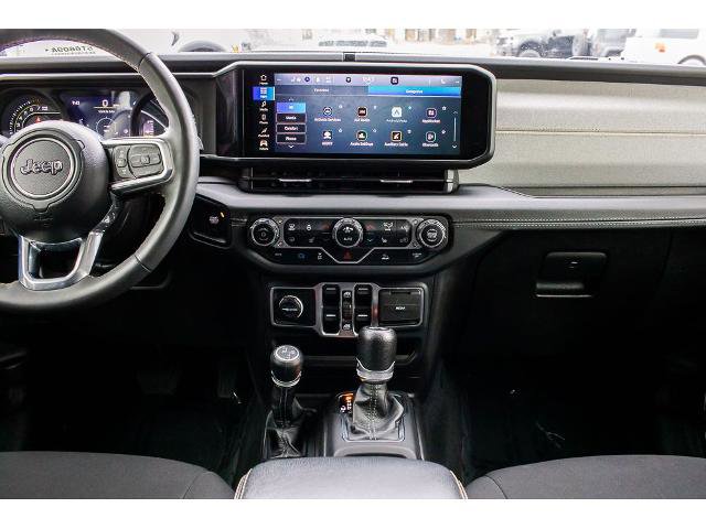 Used 2024 Jeep Wrangler Unlimited Sahara AWD/4WD image 15