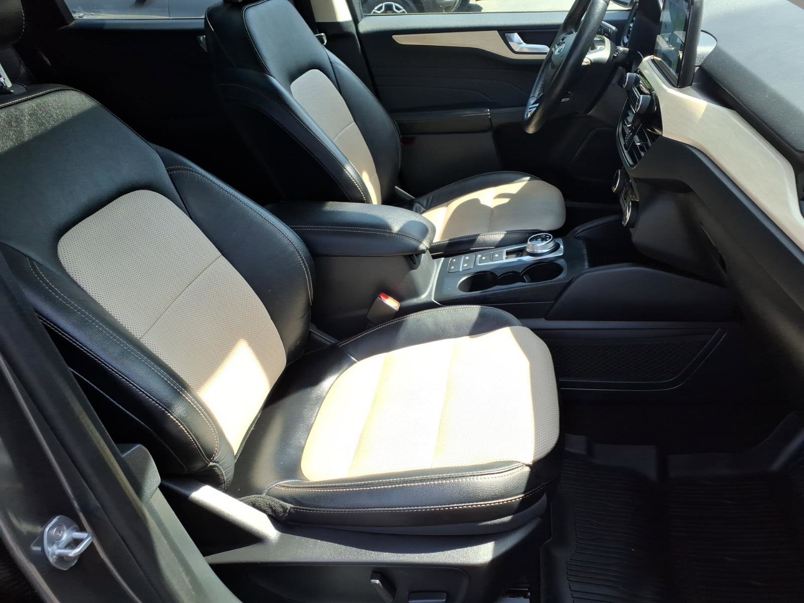 Certified 2022 Ford Escape Titanium w/ Titanium Premium Package FWD image 22