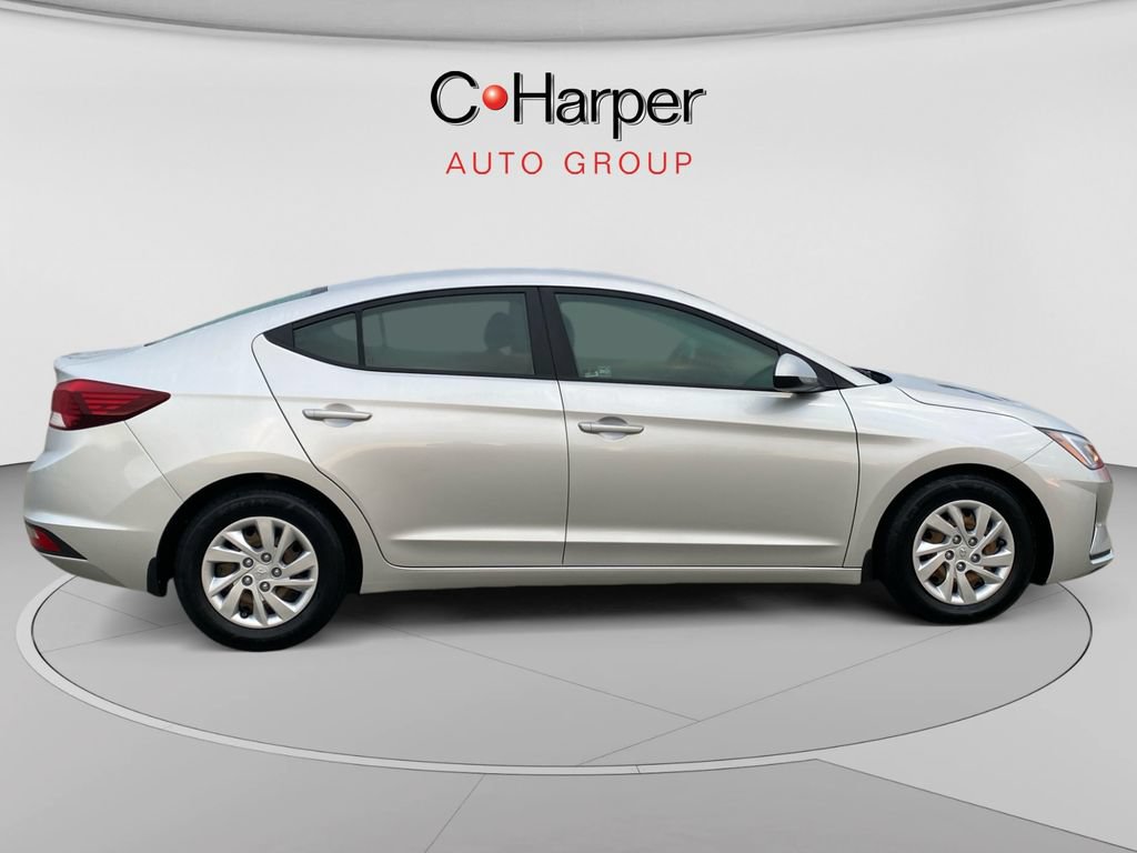 Used 2019 Hyundai Elantra SE w/ Cargo Package FWD image 2
