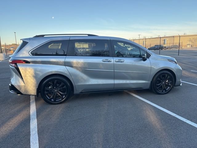 Used 2024 Toyota Sienna XSE image 5