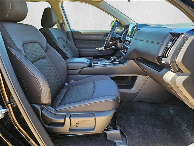 Used 2025 Nissan Pathfinder SV image 21