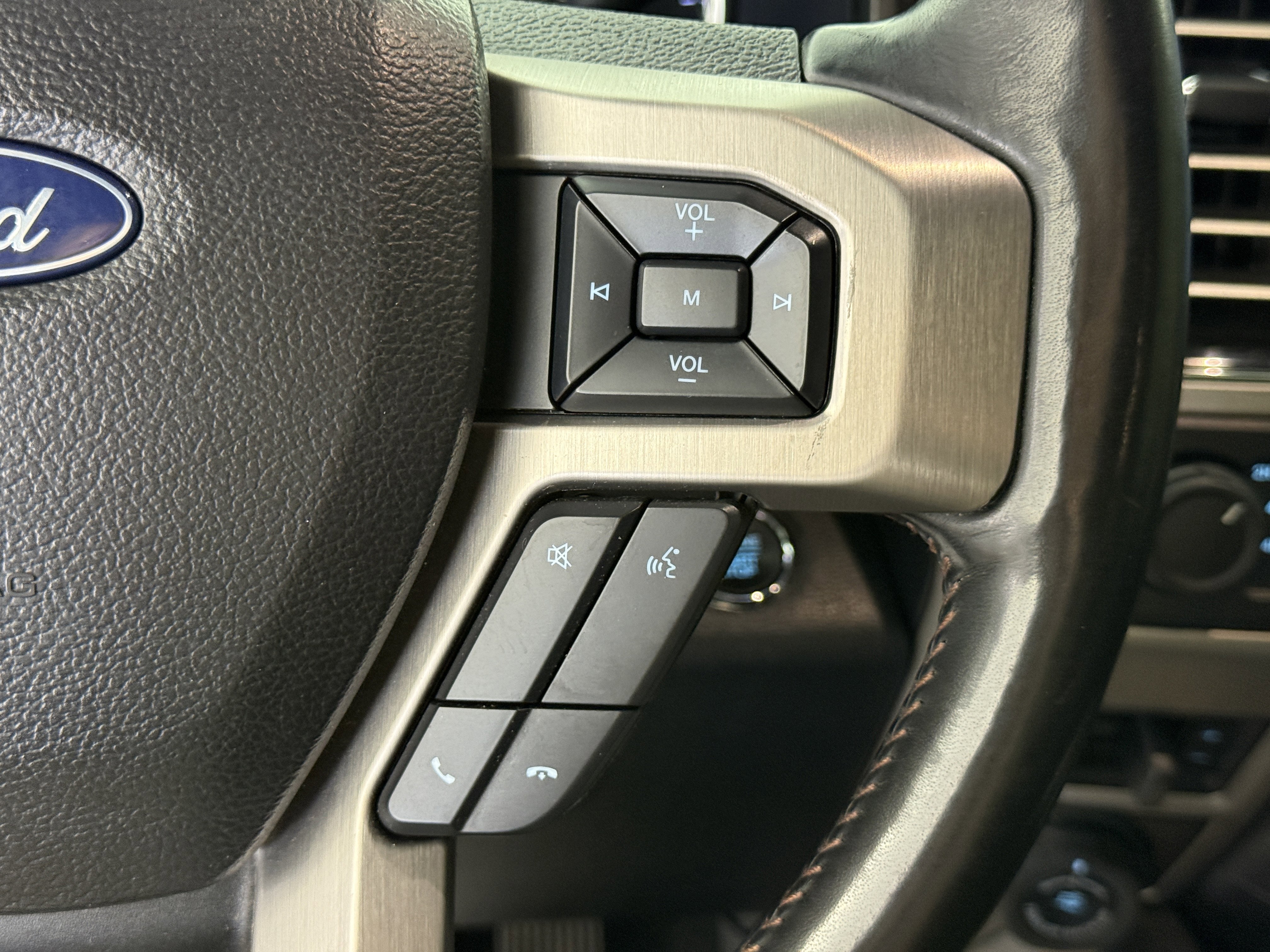 Certified 2020 Ford F250 Platinum w/ FX4 Off-Road Package image 28