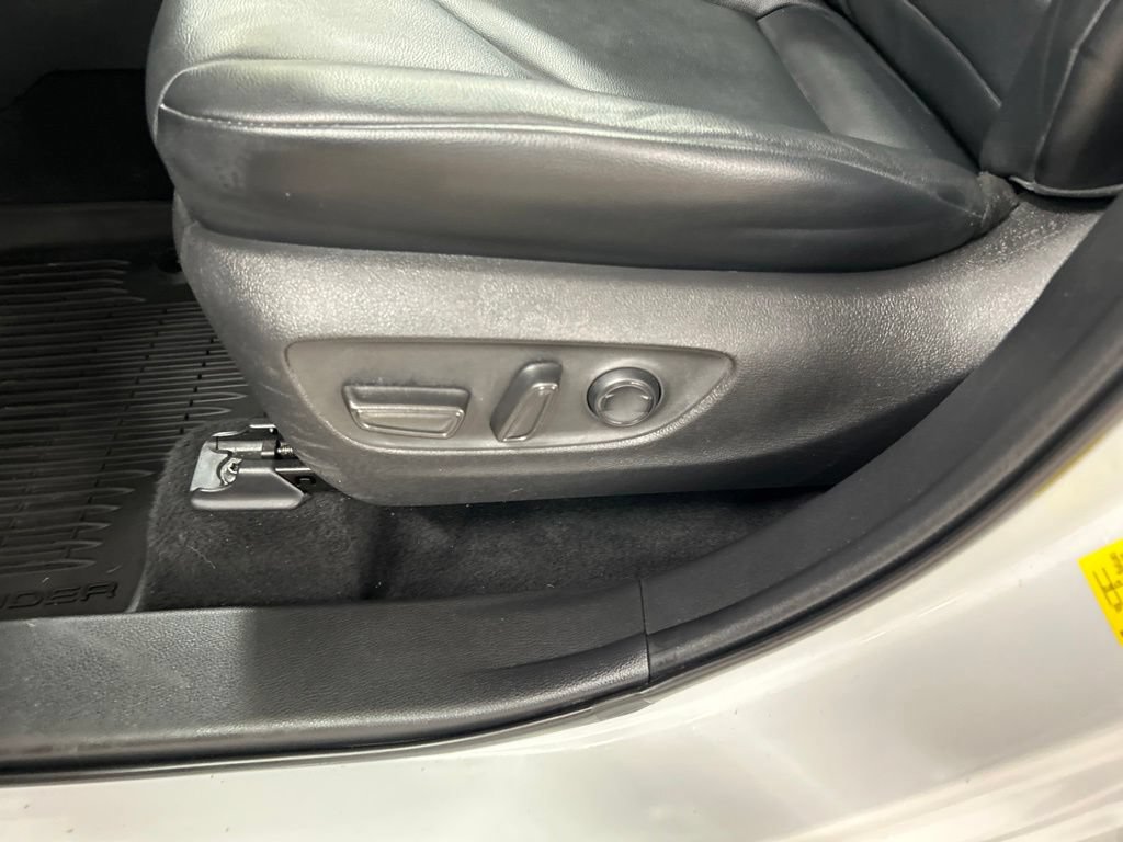 Used 2022 Toyota Highlander XLE AWD/4WD image 12