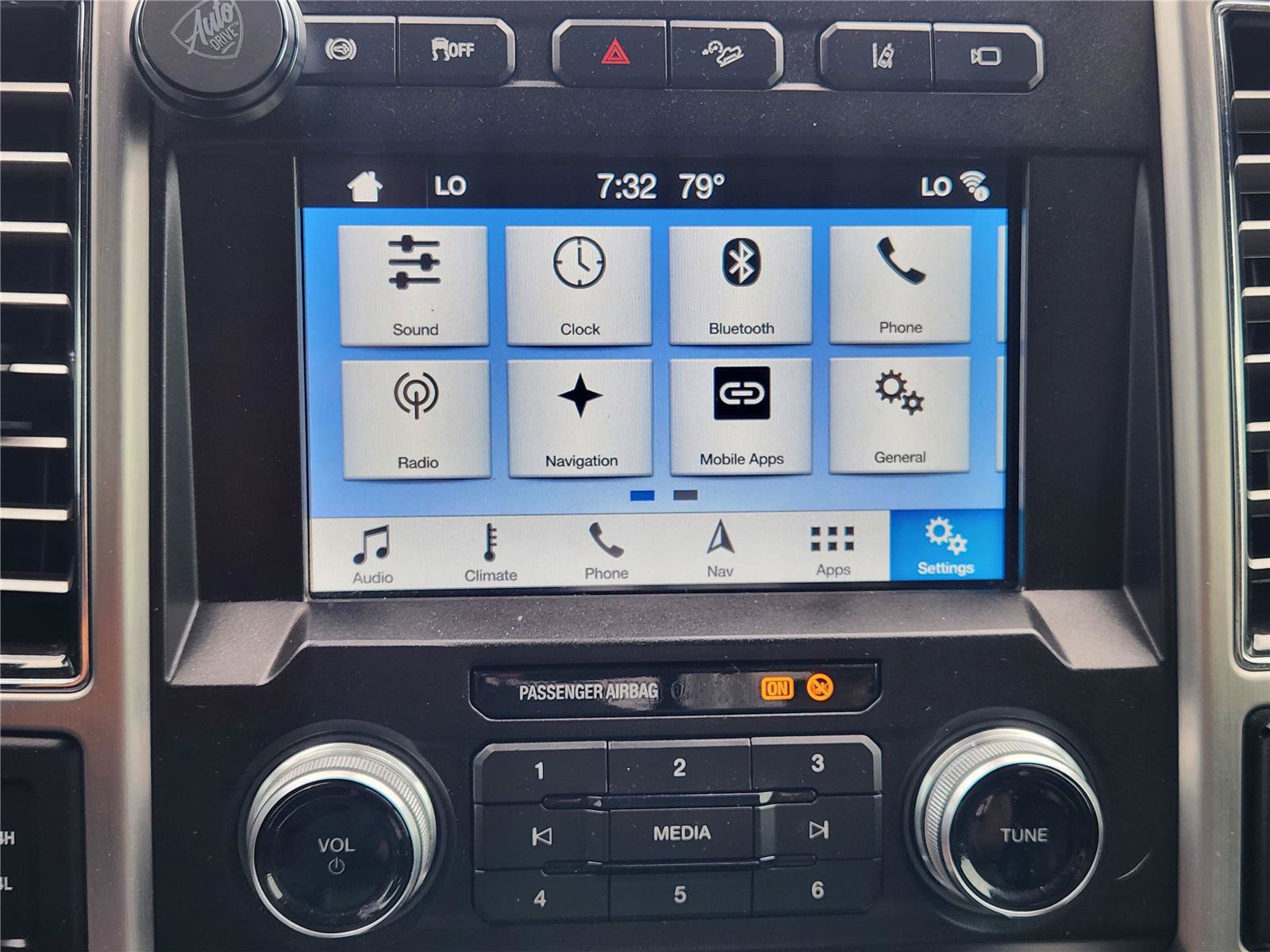 Certified 2019 Ford F250 Platinum w/ Platinum Ultimate Package AWD/4WD image 18