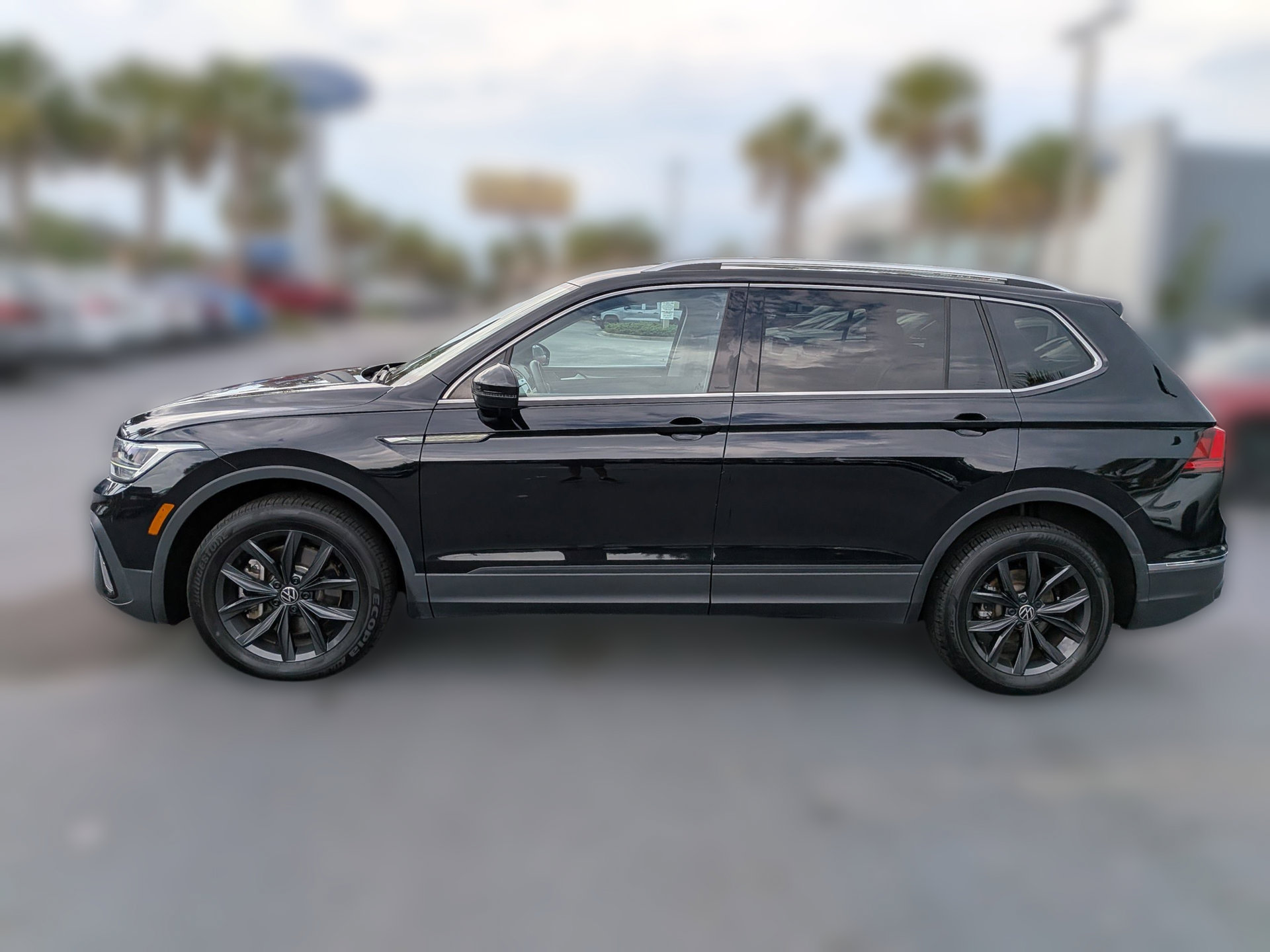 Used 2024 Volkswagen Tiguan SE FWD image 8
