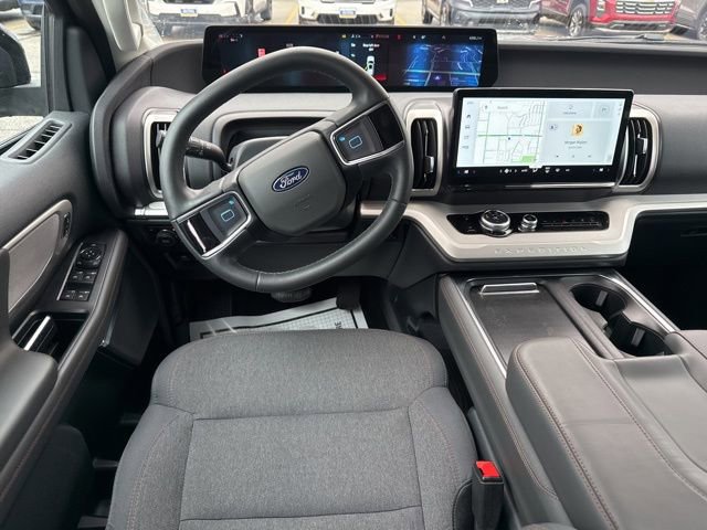Certified 2025 Ford Expedition Active image 18
