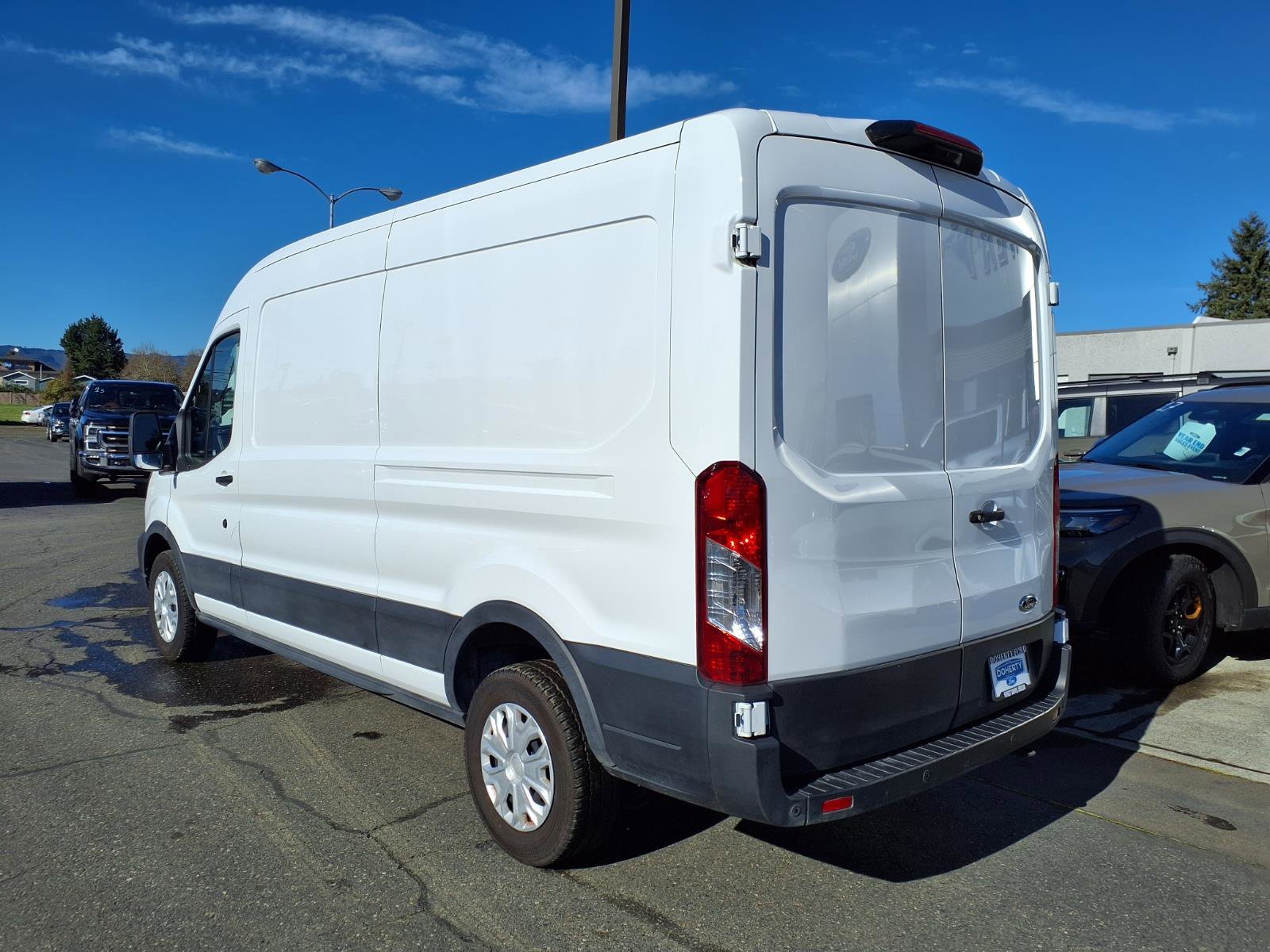 Certified 2022 Ford E-Transit Base image 8