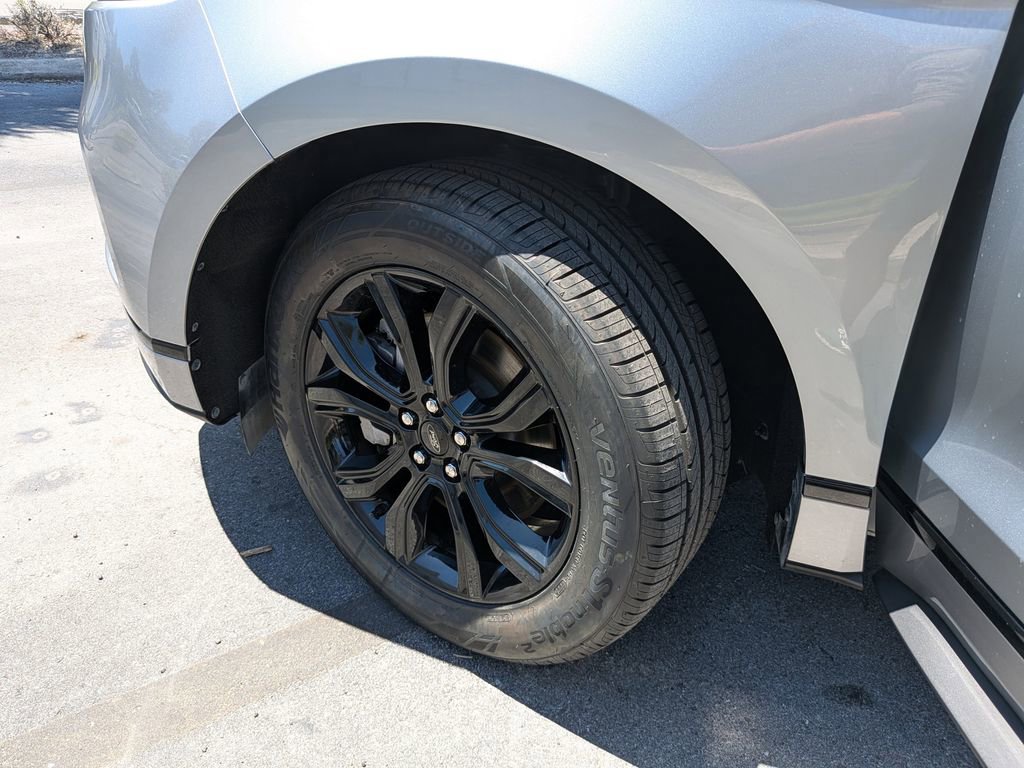 Certified 2024 Ford Edge SE w/ Black Appearance Package image 37