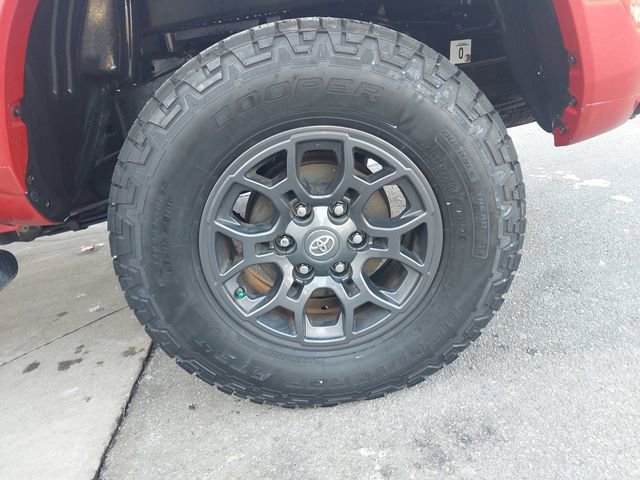 Used 2017 Toyota Tacoma SR5 w/ Tow Package image 30