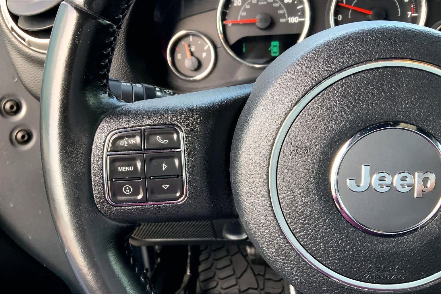 Used 2018 Jeep Wrangler Unlimited Rubicon w/ Connectivity Group AWD/4WD image 19